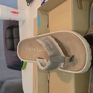 hey dude flip flops